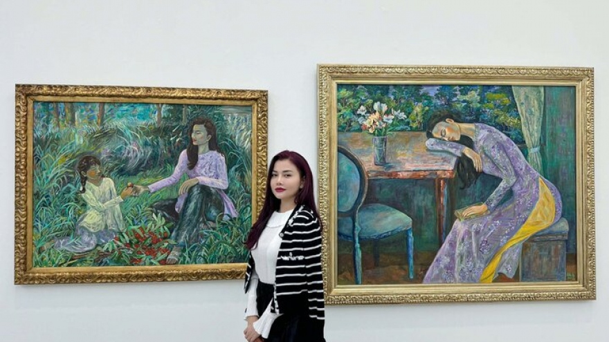 Vietnamese artist’s paintings exhibited in UK